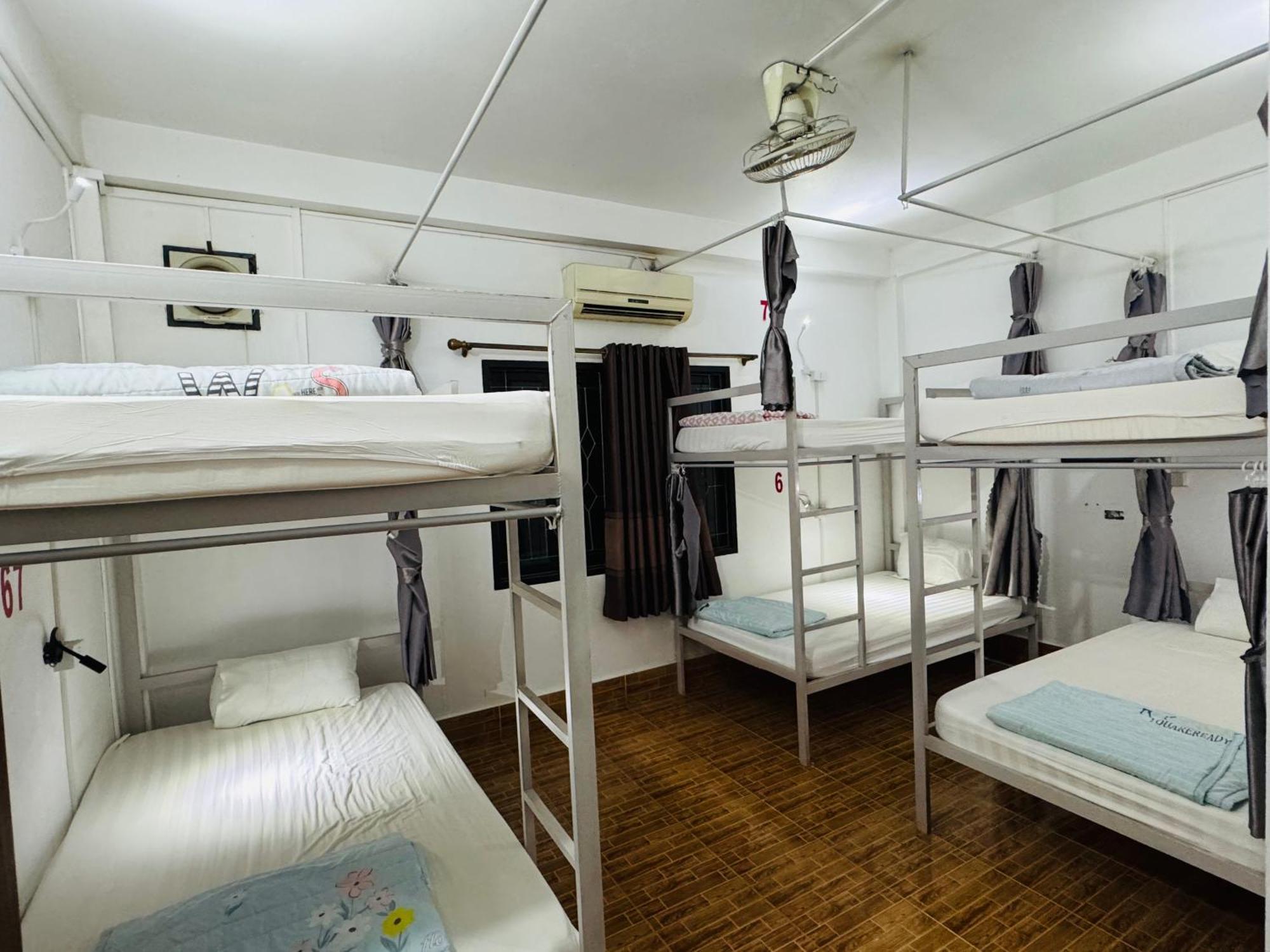 Vang Vieng Backpackers Hostel Экстерьер фото