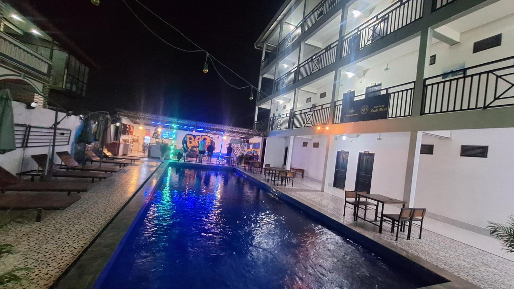 Vang Vieng Backpackers Hostel Экстерьер фото