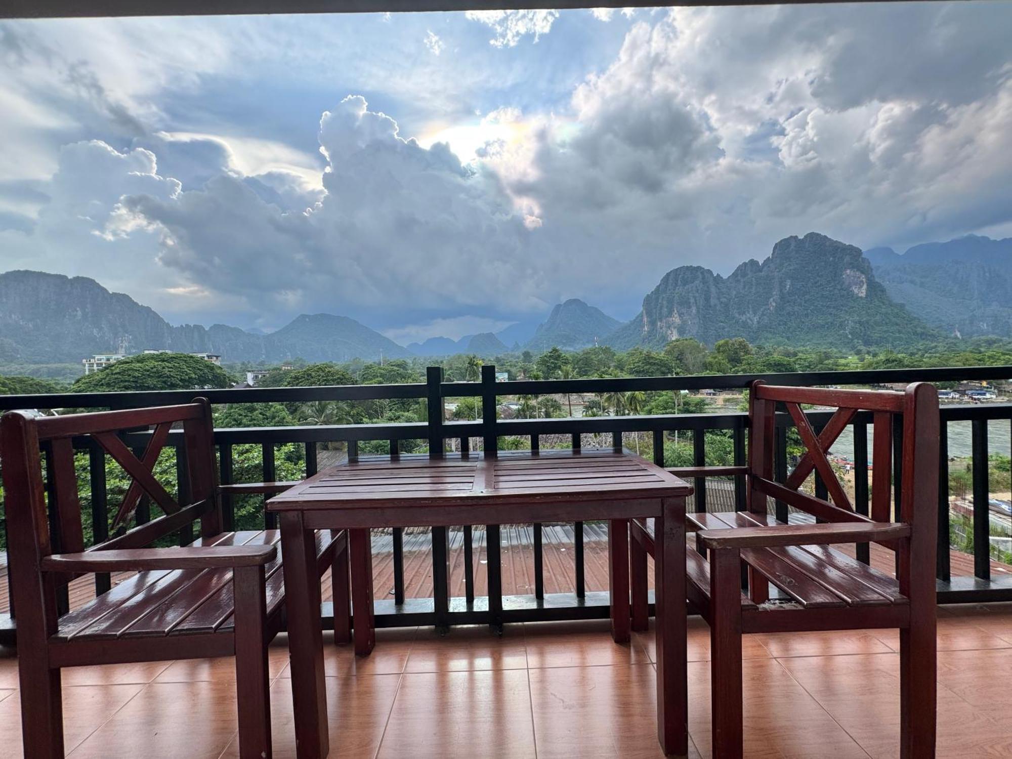 Vang Vieng Backpackers Hostel Экстерьер фото