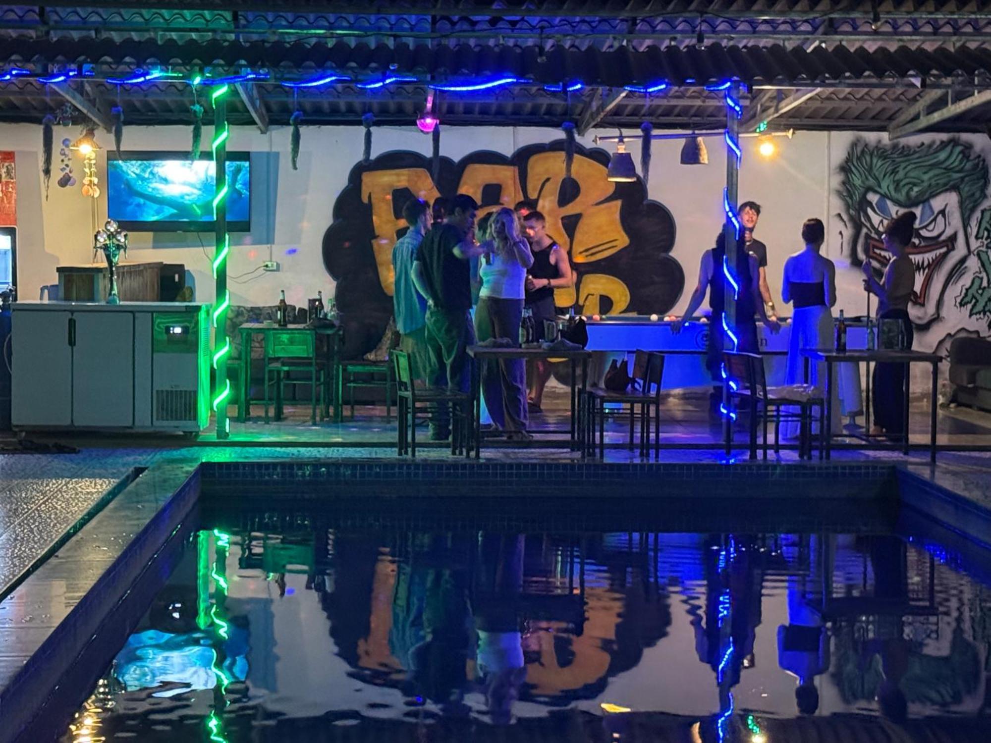 Vang Vieng Backpackers Hostel Экстерьер фото