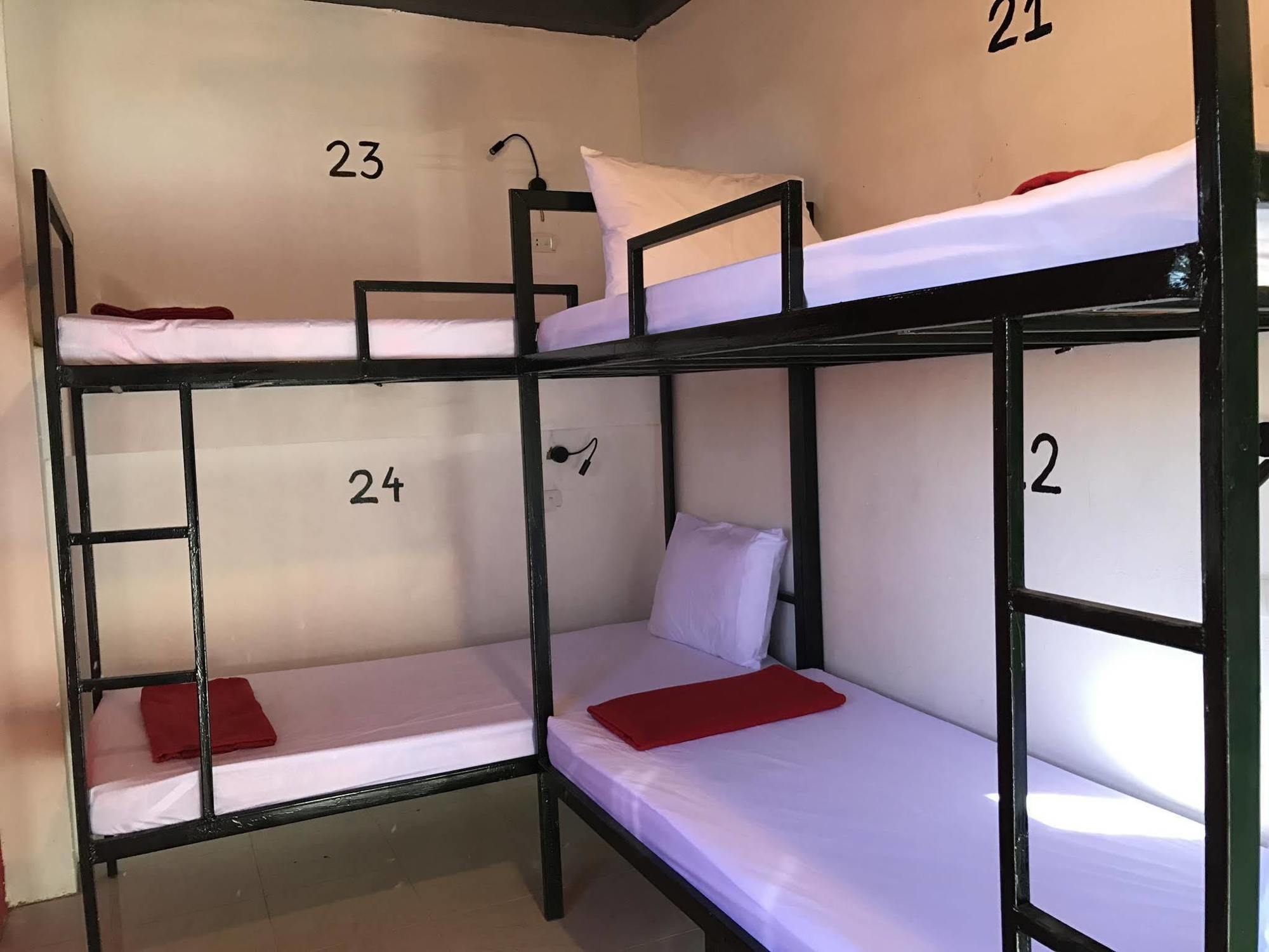 Vang Vieng Backpackers Hostel Экстерьер фото