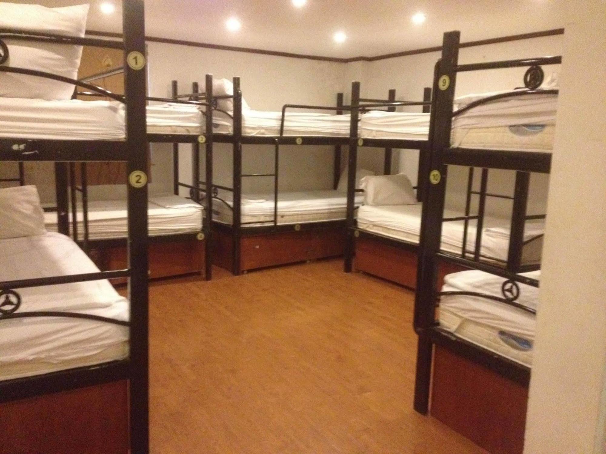 Vang Vieng Backpackers Hostel Экстерьер фото